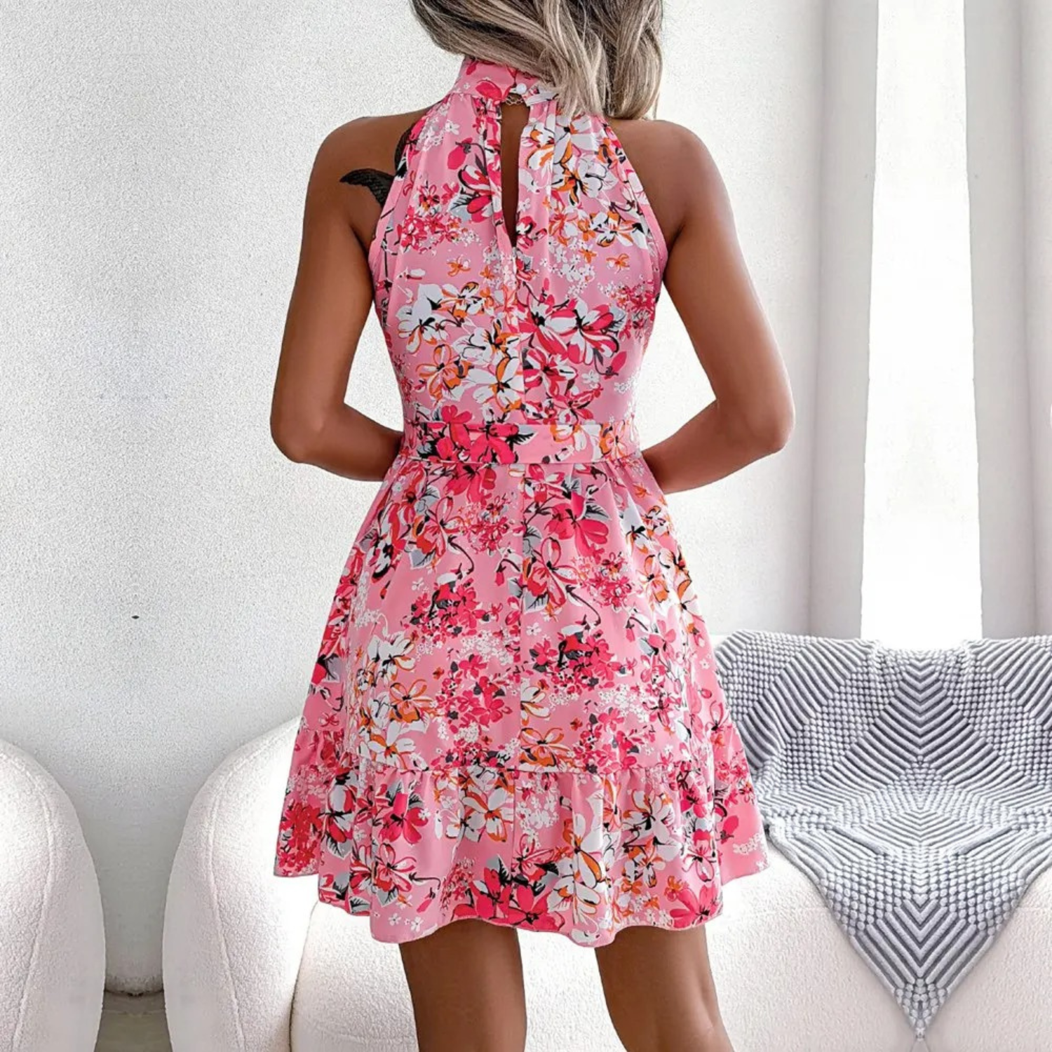 Fabienne | Mini kukallinen halterneck-mekko